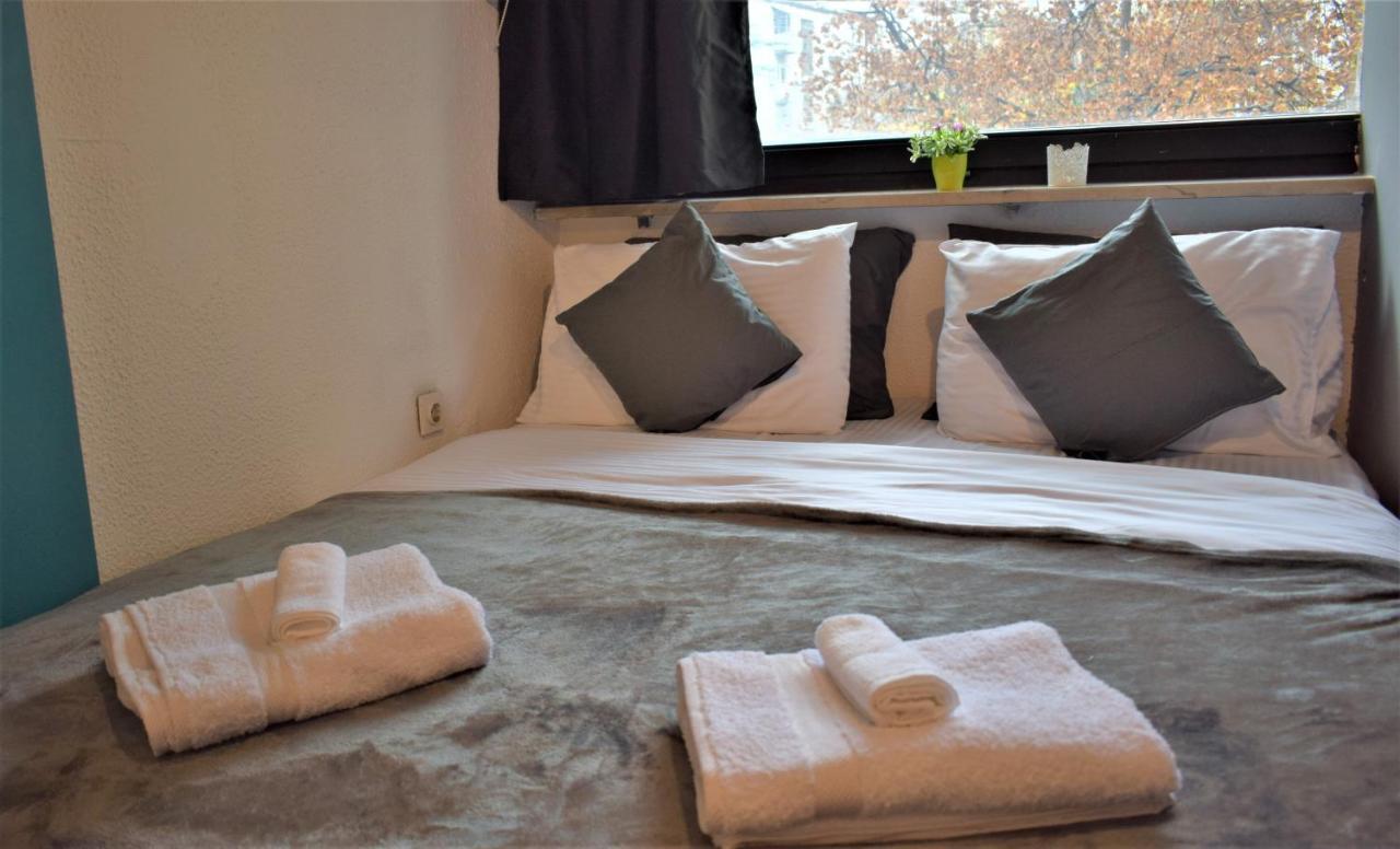 M - Square Private Rooms Skopje Bagian luar foto