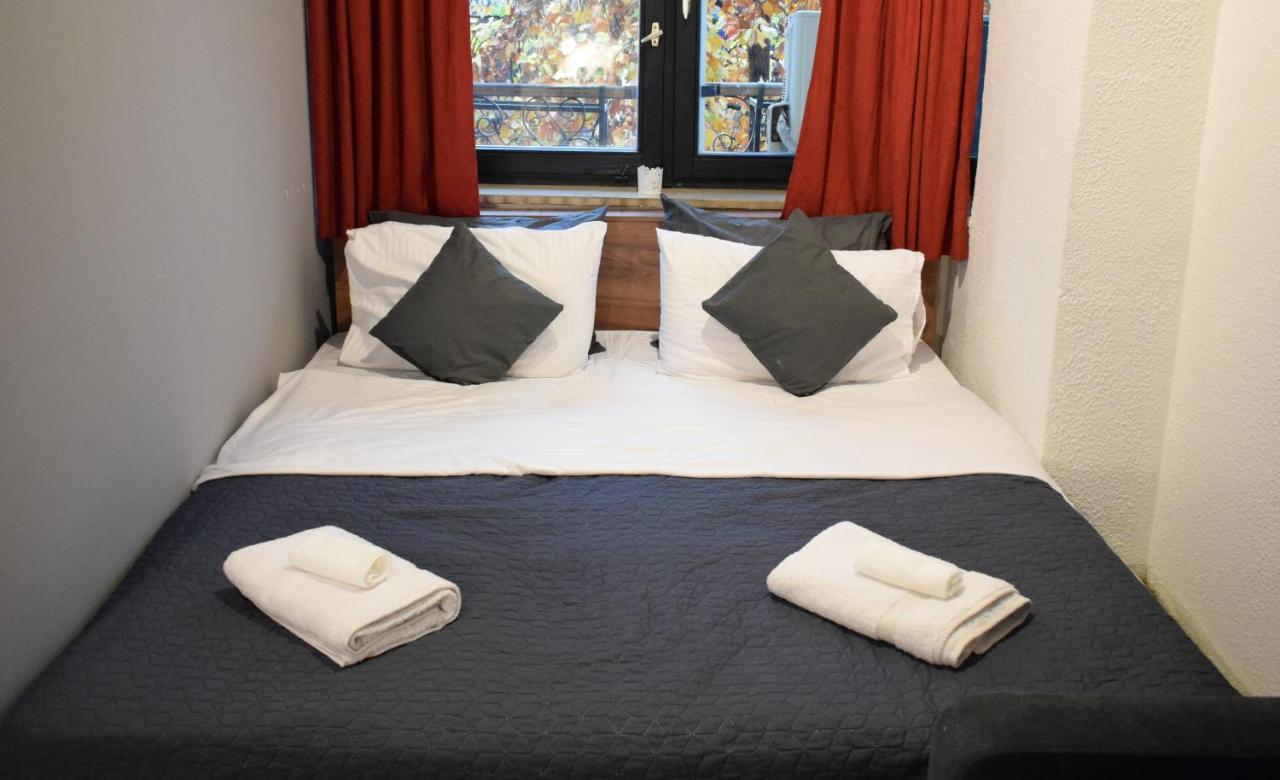M - Square Private Rooms Skopje Bagian luar foto
