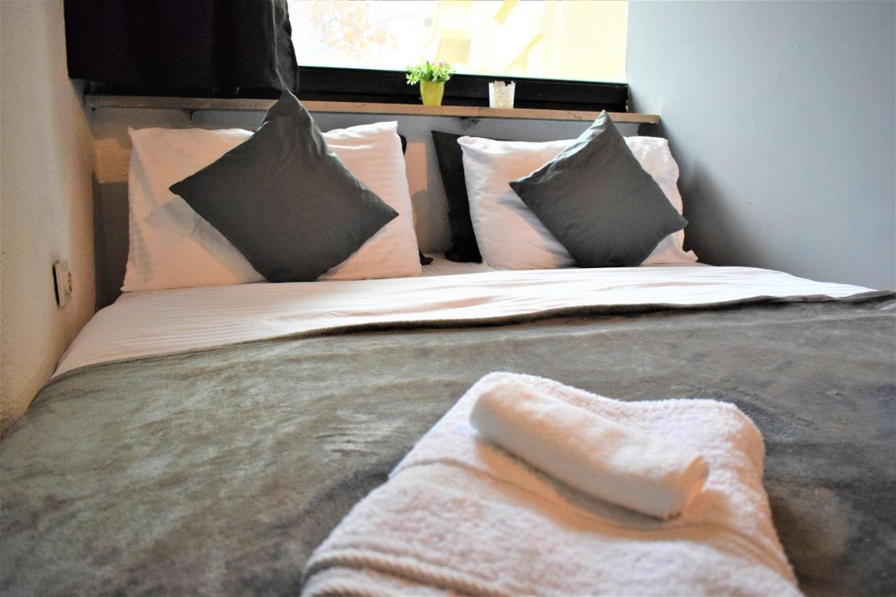 M - Square Private Rooms Skopje Bagian luar foto