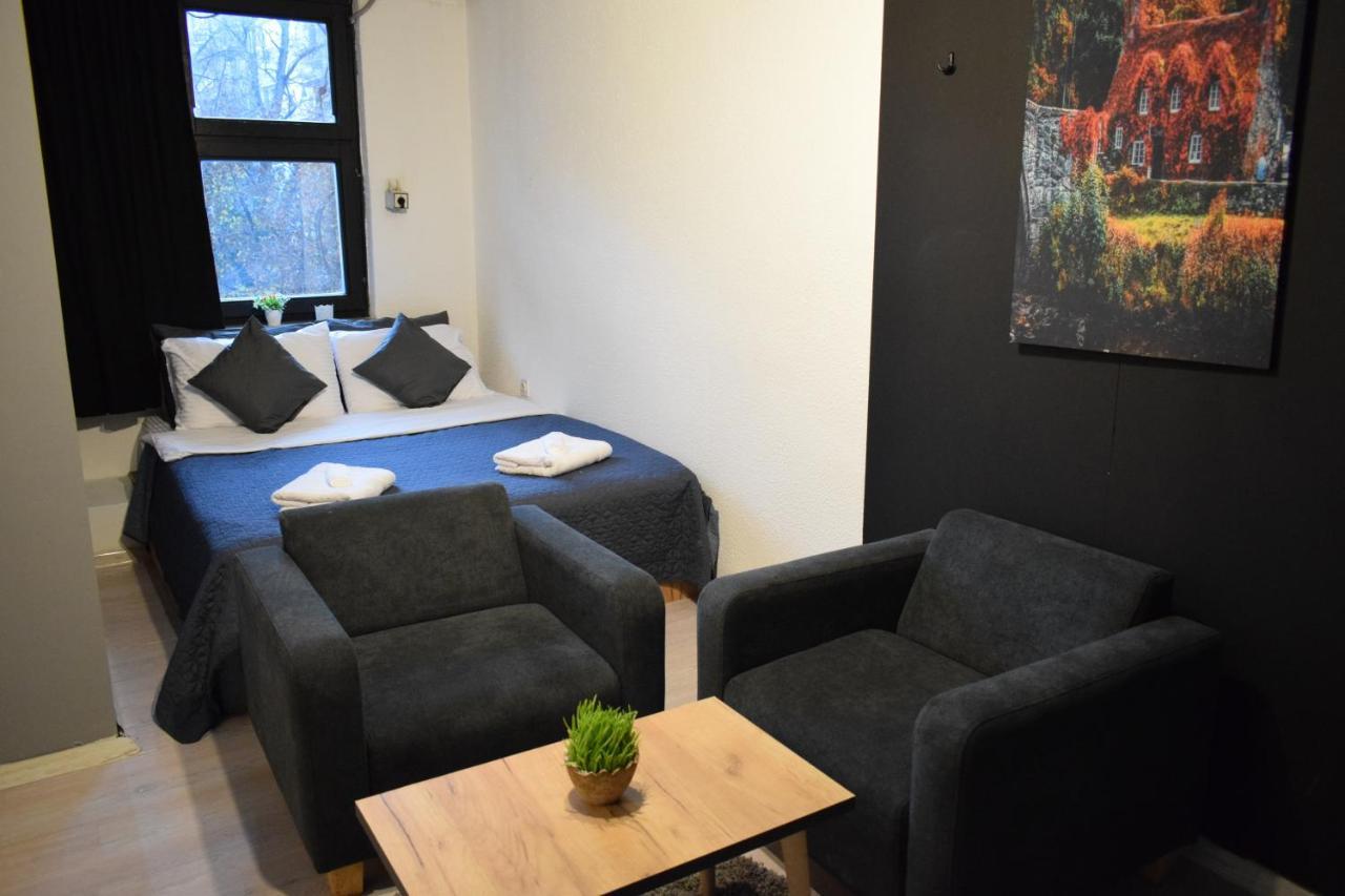 M - Square Private Rooms Skopje Bagian luar foto