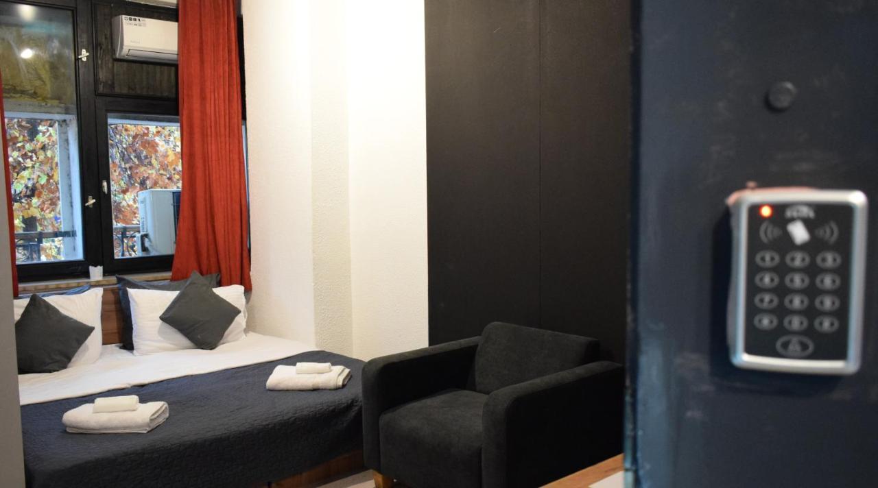 M - Square Private Rooms Skopje Bagian luar foto