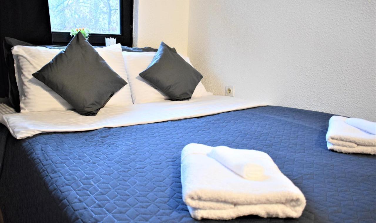 M - Square Private Rooms Skopje Bagian luar foto