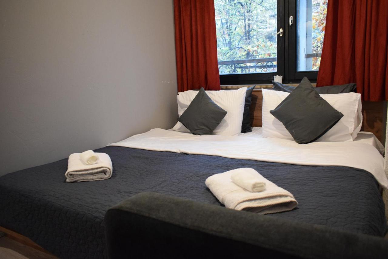 M - Square Private Rooms Skopje Bagian luar foto