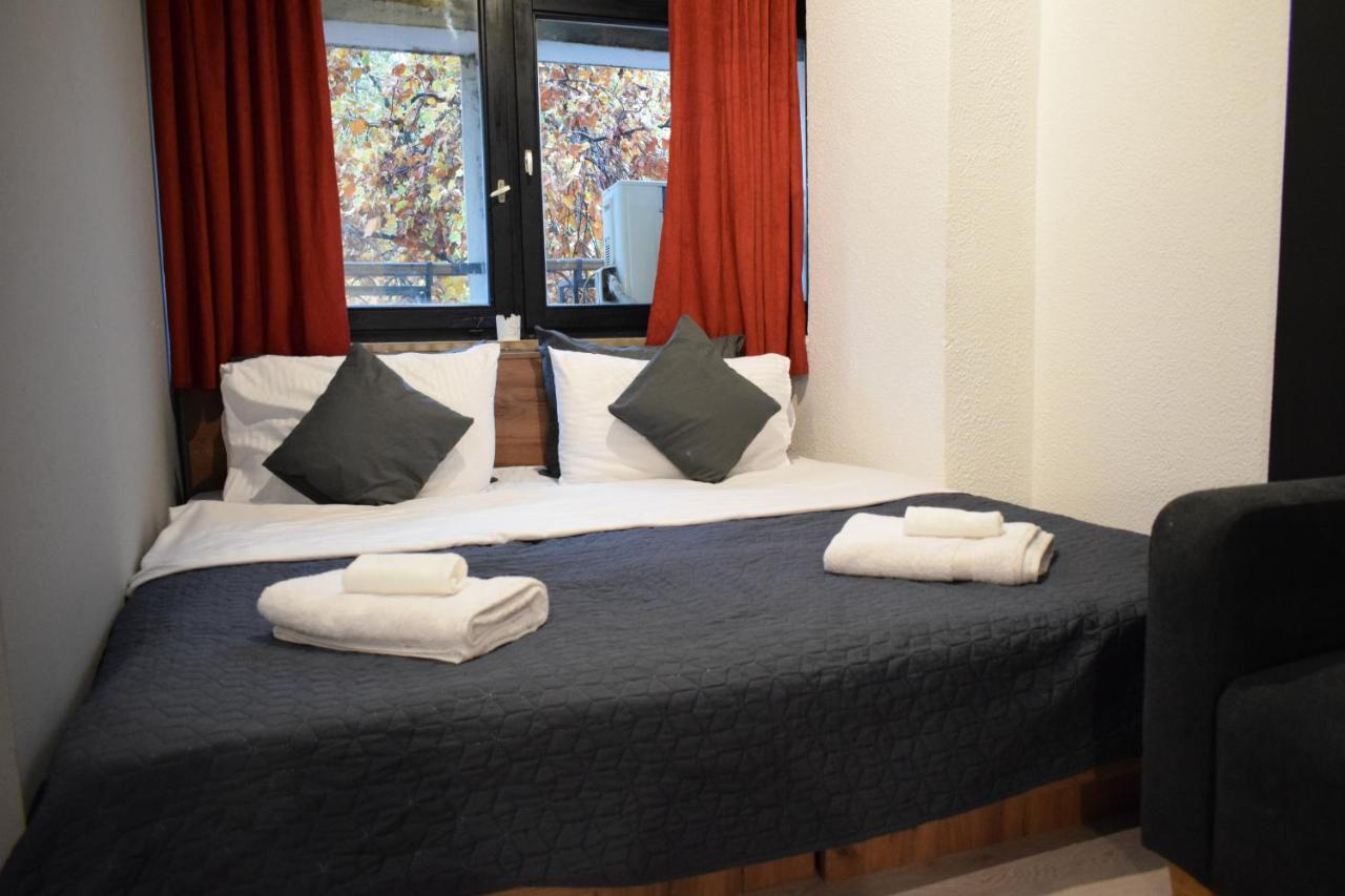M - Square Private Rooms Skopje Bagian luar foto
