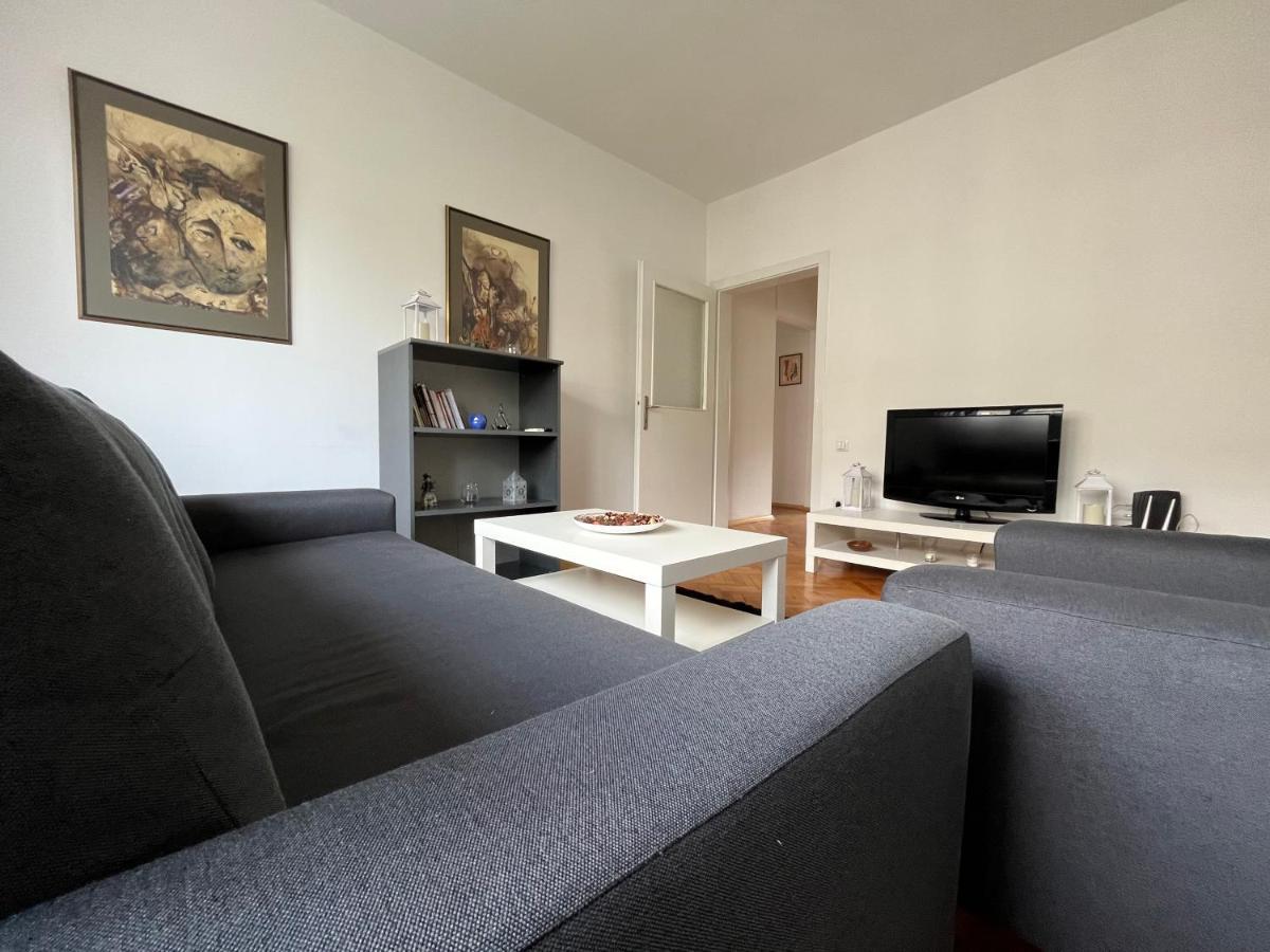 M - Square Private Rooms Skopje Bagian luar foto