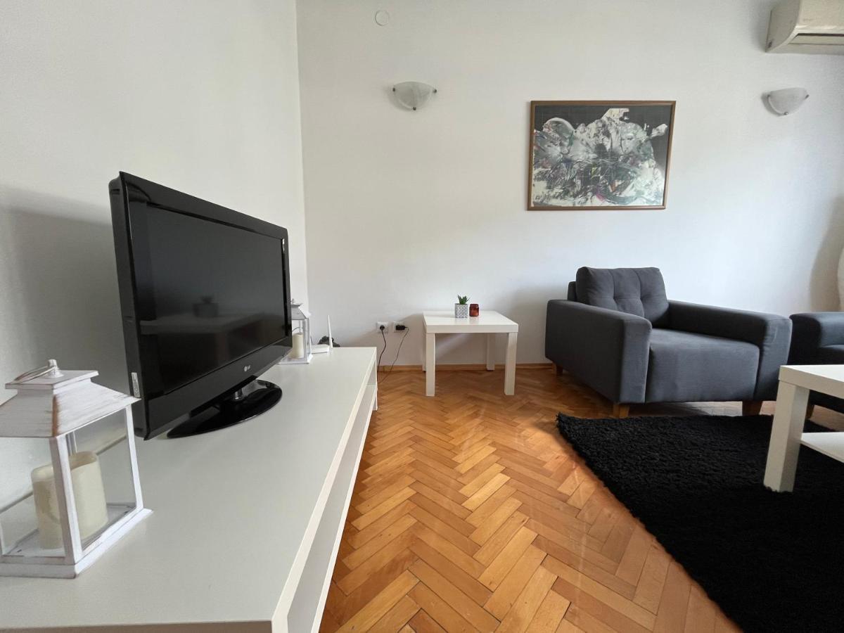 M - Square Private Rooms Skopje Bagian luar foto