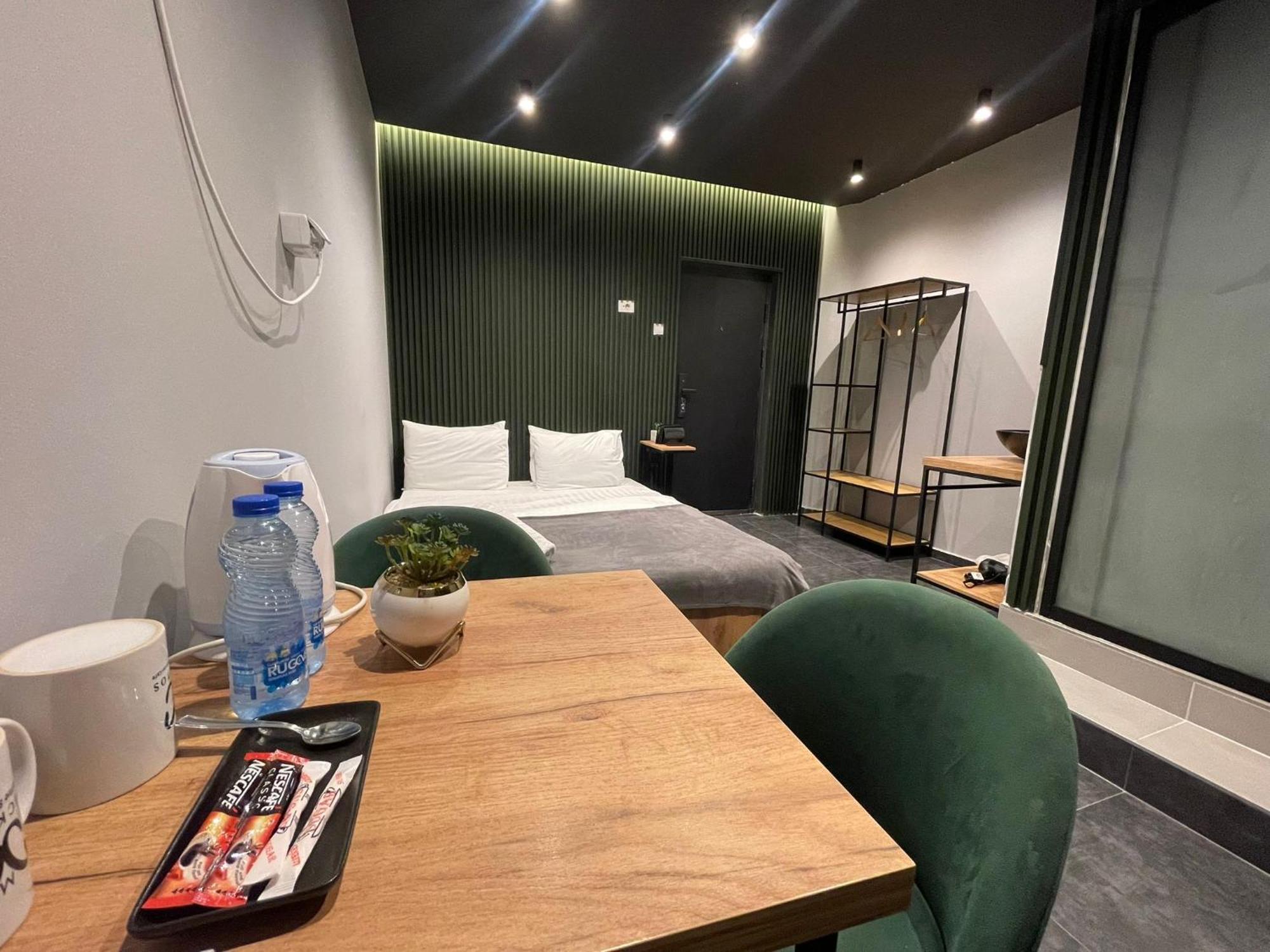 M - Square Private Rooms Skopje Ruang foto