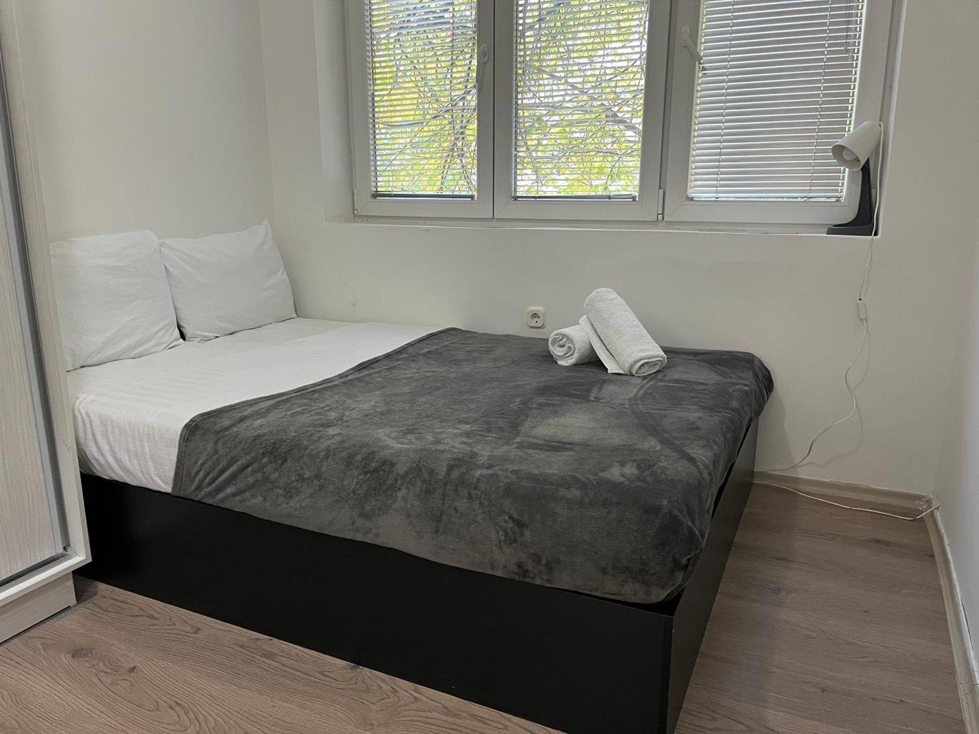 M - Square Private Rooms Skopje Ruang foto
