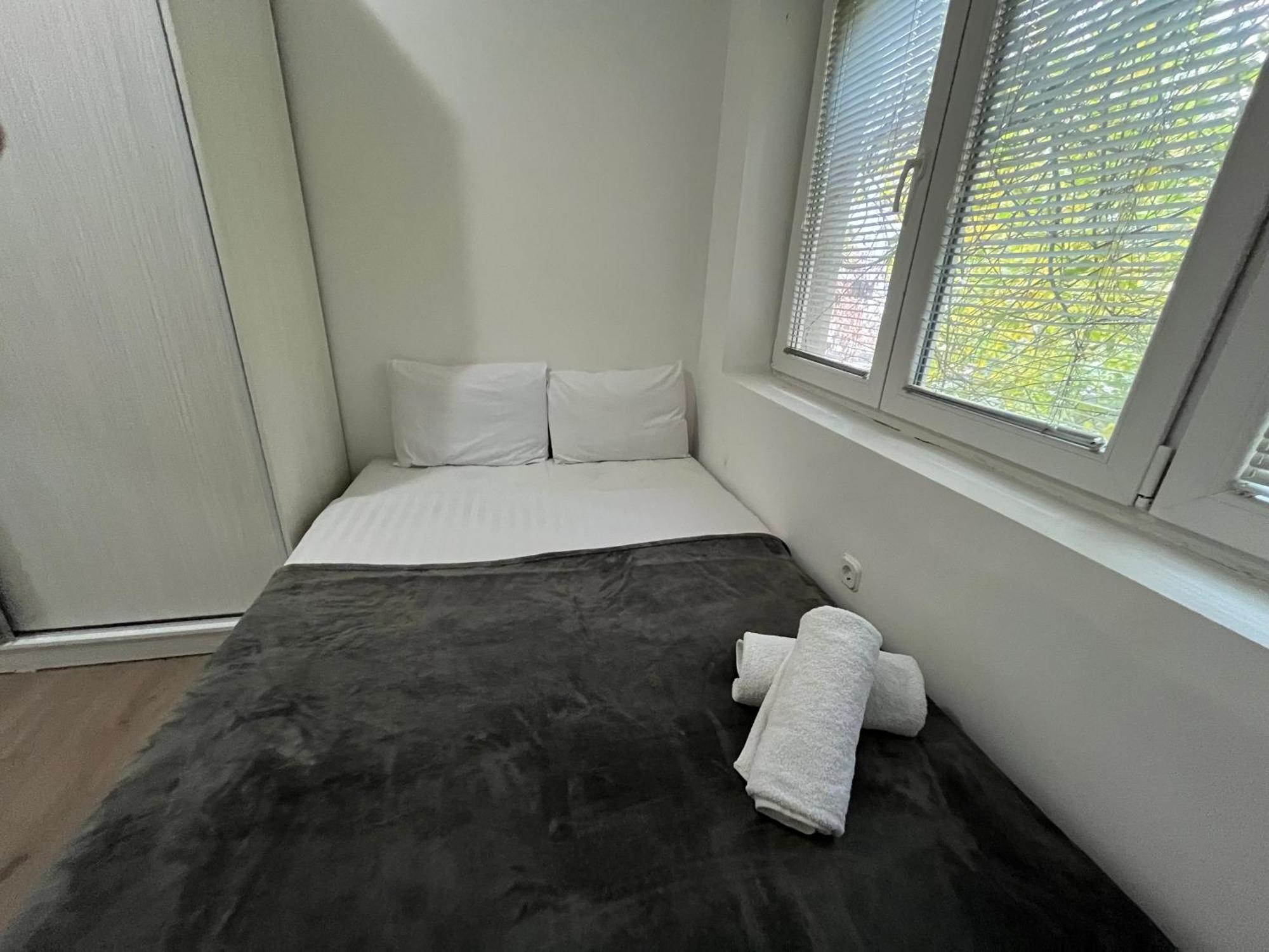 M - Square Private Rooms Skopje Ruang foto